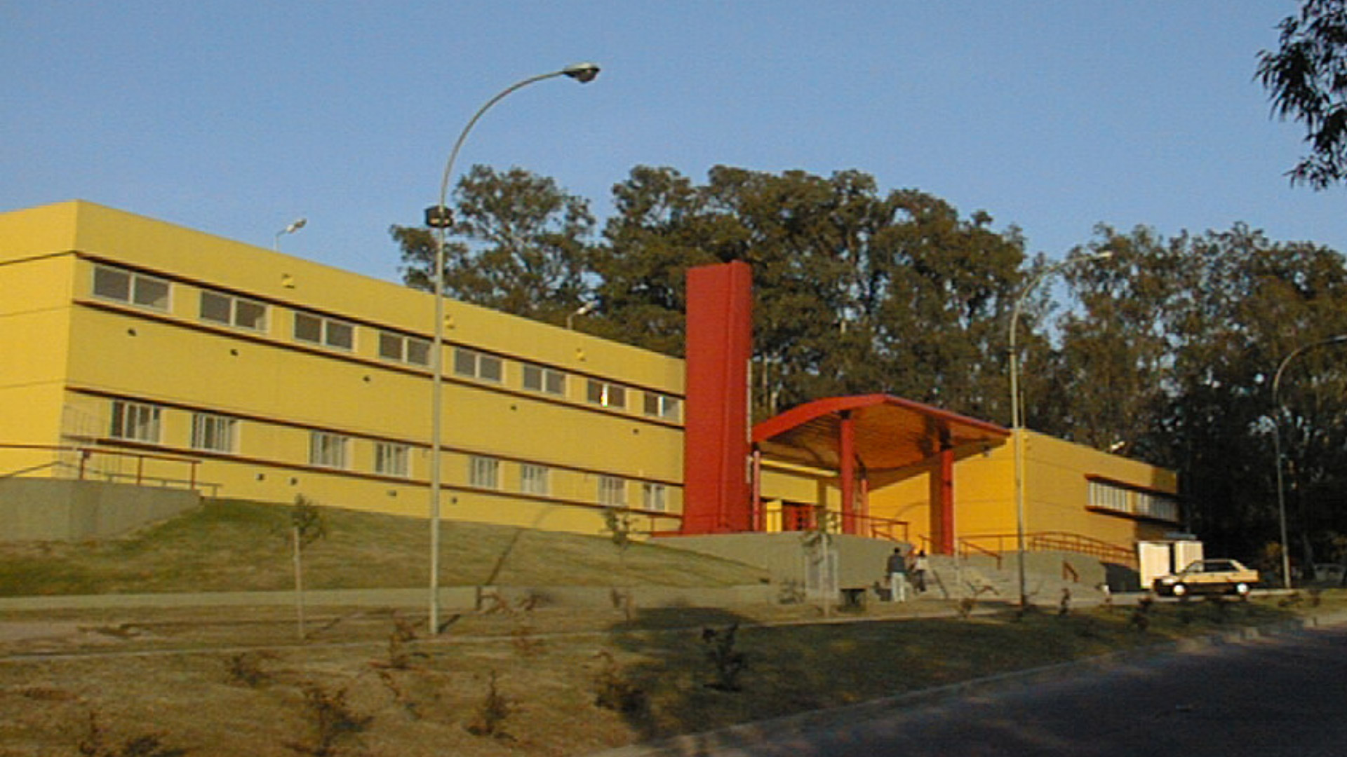 100 Escuelas en 6 Meses